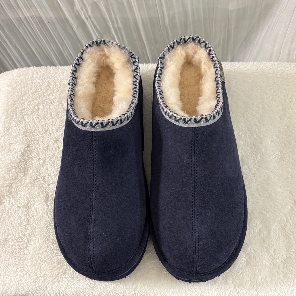 *NWOT*Bearpaw Navy Blue Suede/Sheepskin Clogs, Size 8W